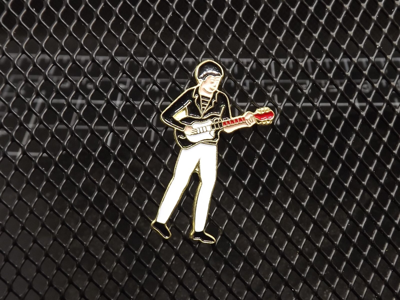 s l1600 6636.jpg Guitar Player Lapel Pin