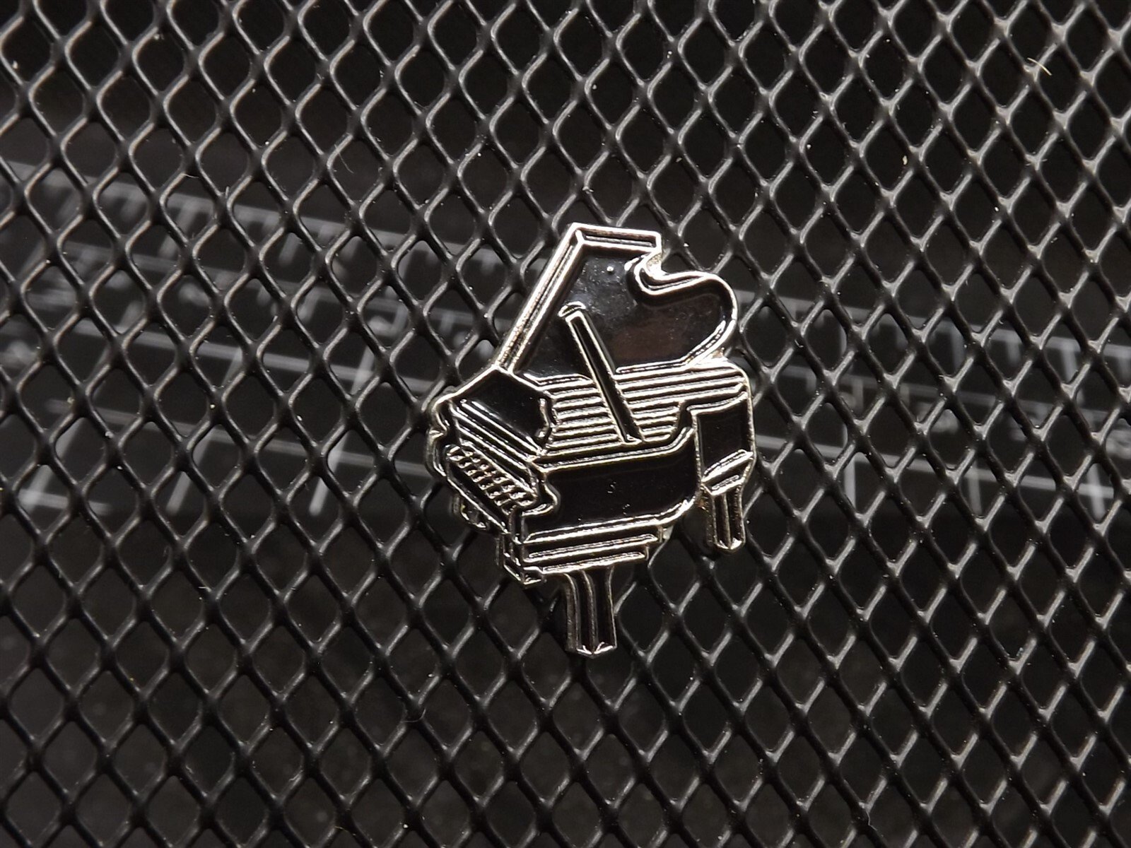 s l1600 6652.jpg Grand Piano Lapel Pin
