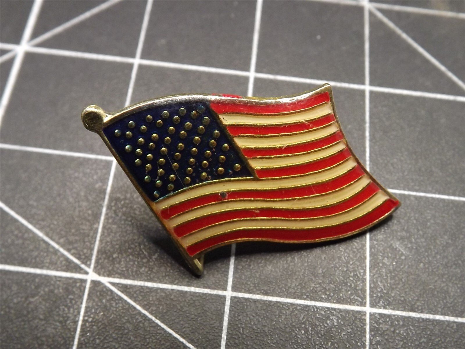 s l1600 6752.jpg American Flag Lapel Pin – photo 2