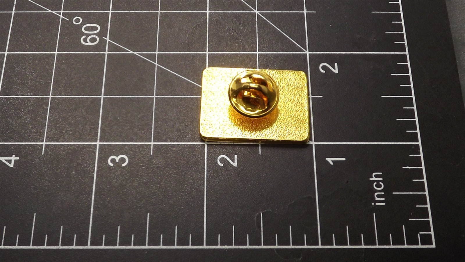 s l1600 7072.jpg American Foundation for Drug Prevention Lapel Pin – photo 4