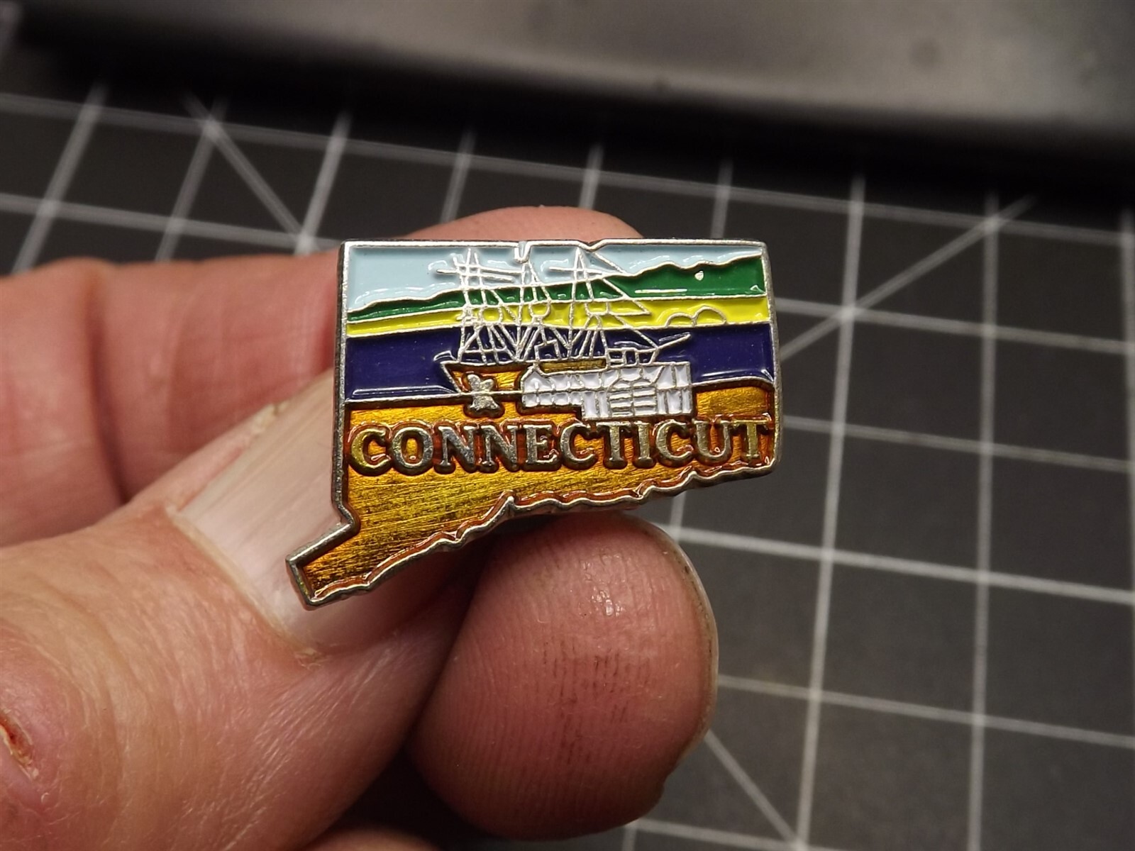 s l1600 7558.jpg Connecticut State Lapel Pin (Style B)