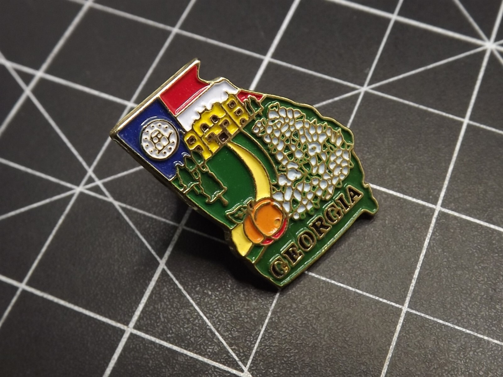 s l1600 7571.jpg Georgia State Lapel Pin (Style B) – photo 2