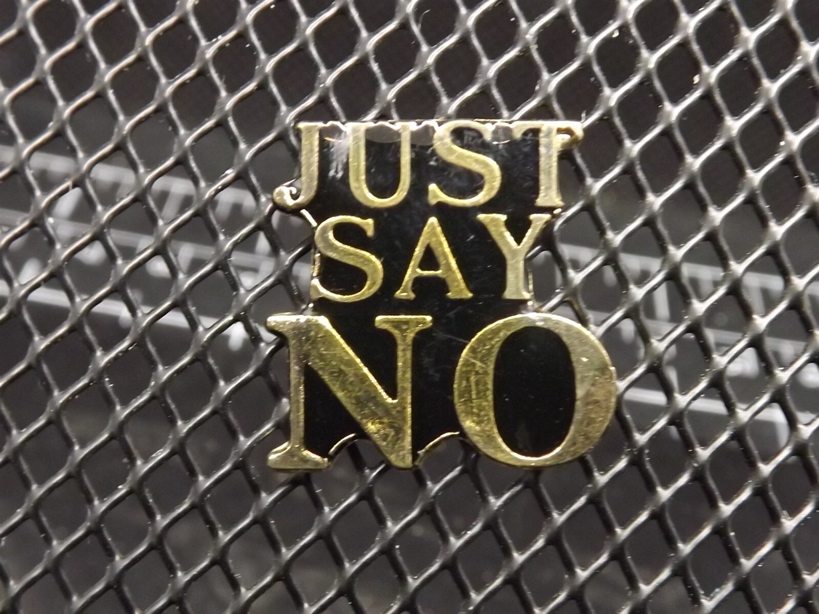 s l1600 8057.jpg “Just Say No” Novelty Lapel Pin