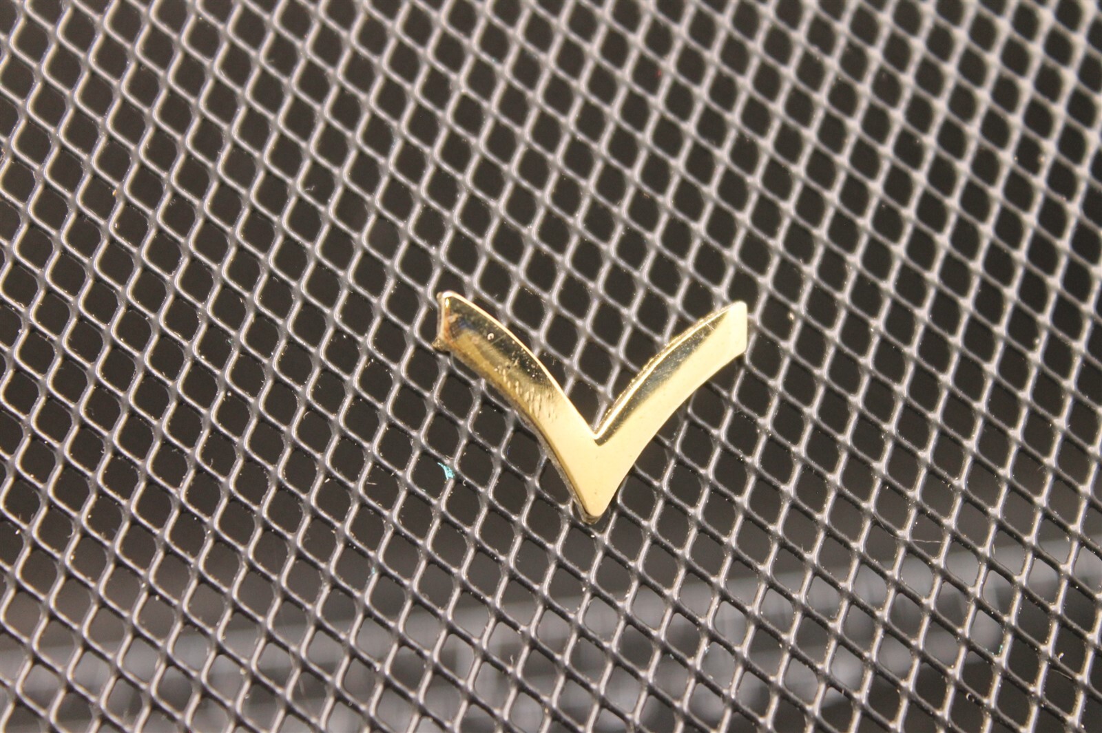 s l1600 876.jpg U.S. Army Private E-2 Rank Lapel Pin – 1" Gold-Tone Chevron Hat Pin