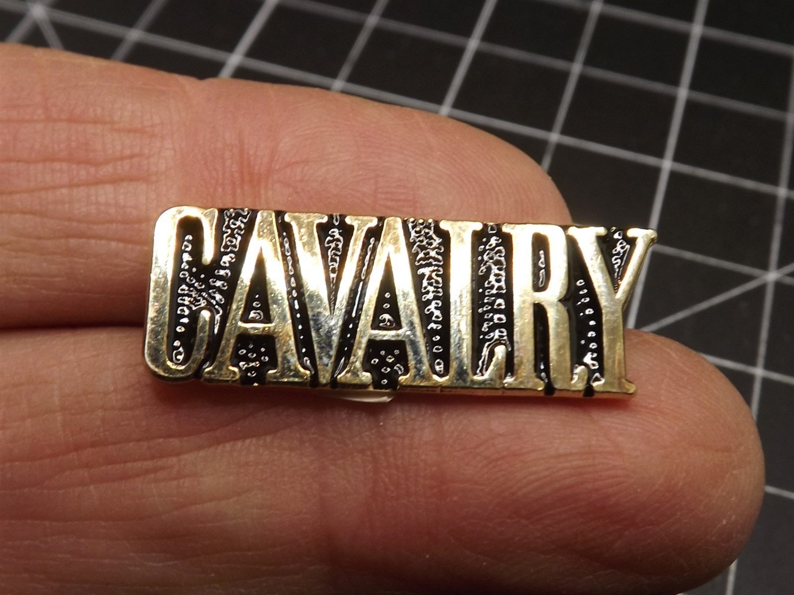 s l1600 879.jpg U.S. Army Cavalry Lapel Pin – 1" Gold-Tone Cavalry Hat Pin