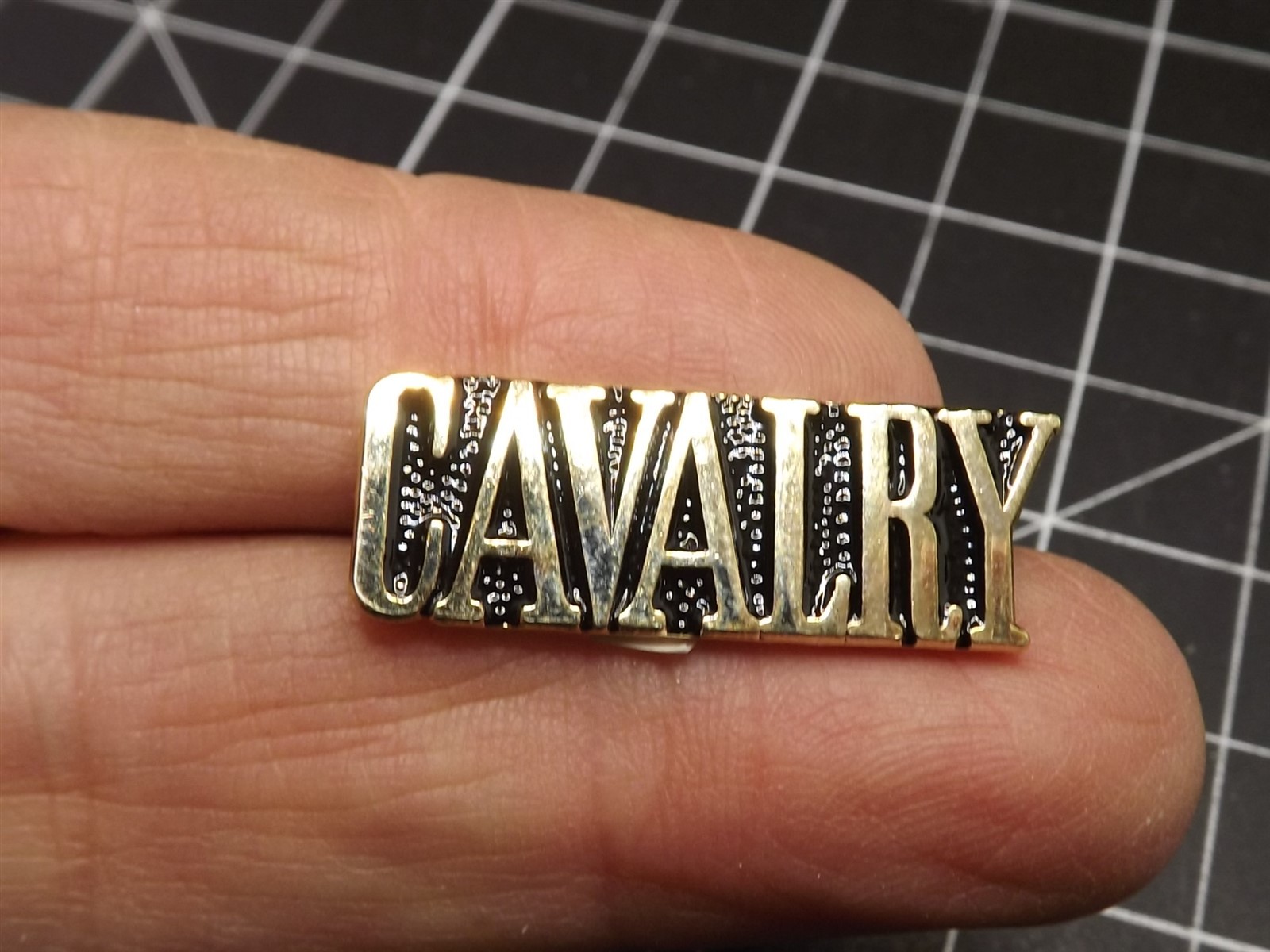 s l1600 880.jpg U.S. Army Cavalry Lapel Pin – 1" Gold-Tone Cavalry Hat Pin – view 2