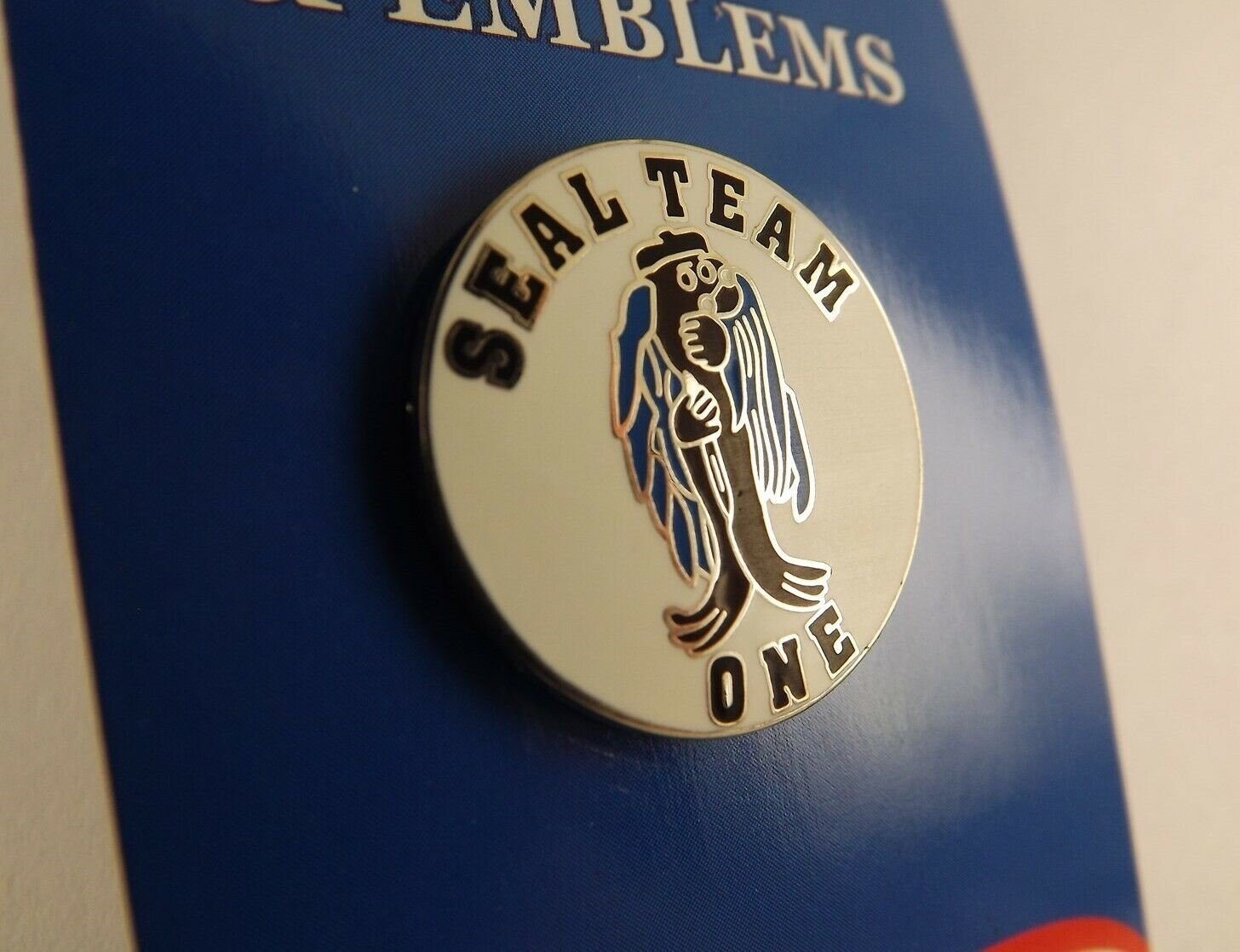 s l1600 894.jpg U.S. Navy SEAL Team 1 Lapel Pin – 15/16" White & Blue Enamel