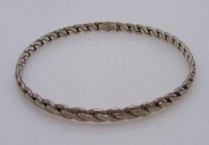 s l1600 9263.jpg