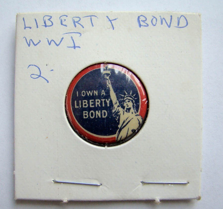 s l1600 9504.jpg WWI “I Own a Liberty Bond” Pinback Button