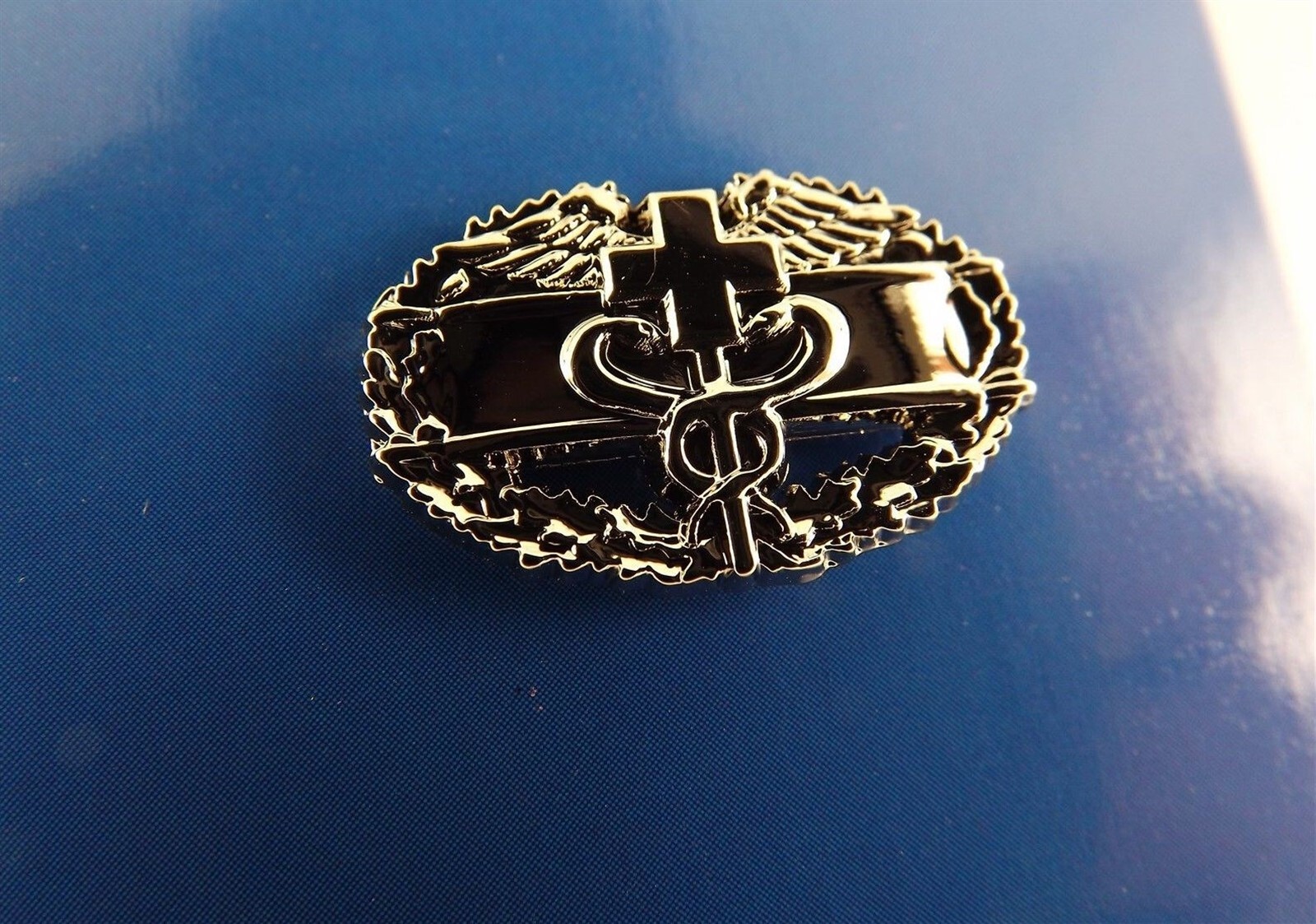 s l1600 984.jpg U.S. Army Combat Medical Badge CMB 1st Award Lapel Pin – 7/8" Silver-Tone Hat Pin