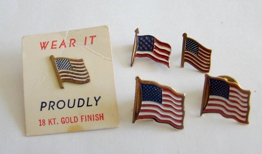 s l1600 9954.jpg Five Assorted USA Flag Lapel Pins