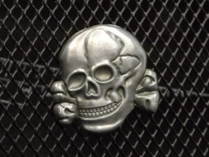 wwii style skull and crossbones pewter p64882 c1